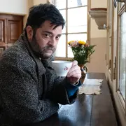 Quién es el periodista que interpreta Pablo Rago en la serie Yiya: ¿existió en la realidad?