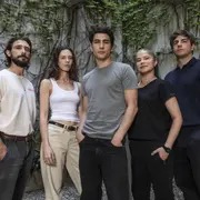 El futuro es nuestro, una miniserie distópica basada en una novela de Philip K. Dick, protagonizada por Enzo Vogrincic, Delfina Chaves, Marco Antonio Caponi y un elenco latinoamericano.