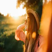 Foto de mujer de vacaciones.