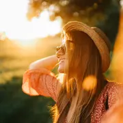 Foto de mujer de vacaciones.