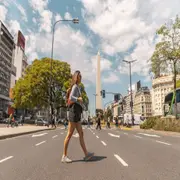 Habrá un festival por la restauración de la Floralis, el gran ícono porteño; los barrios de la Ciudad abrazarán la Navidad y el día del Tango tendrá muchas celebraciones. Además, el Planetario cierra el año con muchas sorpresas. 
