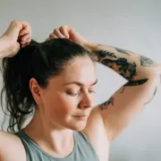 Ola de calor en Buenos Aires: 4 peinados súper fáciles para combatir el frizz y la humedad