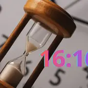 Hora espejo 16:16: qué significa y qué hacer cuando la ves.