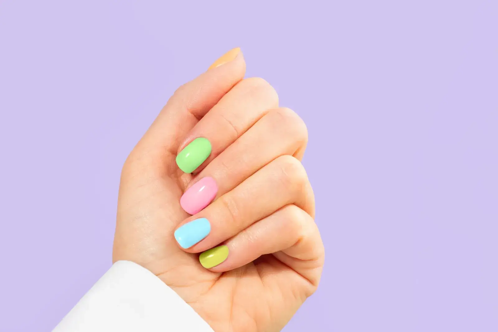 Uñas rubber de verano: 6 diseños llenos de color para tus uñas