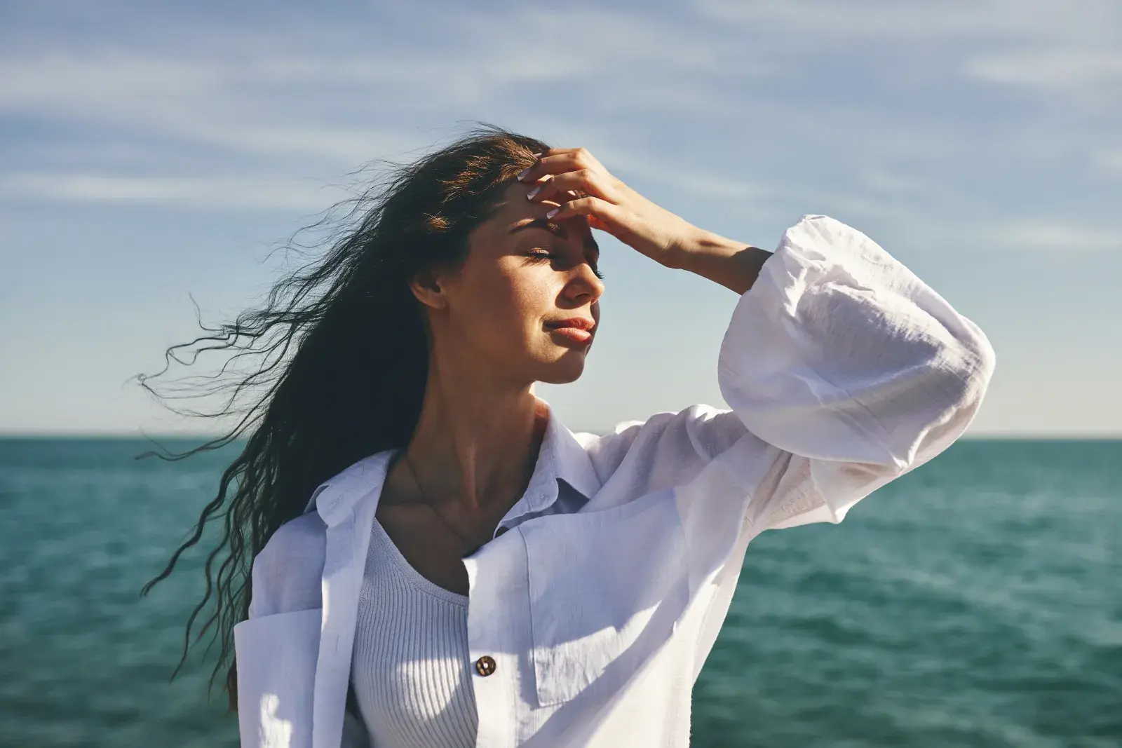 Cuidado del cabello en verano: cómo proteger el pelo del sol, el cloro y el mar