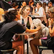 Plan vereda: los mejores spots de la ciudad de Buenos Aires para disfrutar el arte de veredear