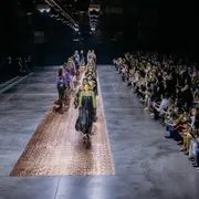 . Mishka fue la encargada de inaugurar la pasarela con un show que celebró sus 25 años.