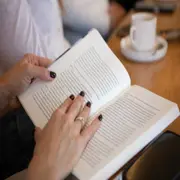 Clubes de lectura: la práctica ideal para conocer nuevos libros que llegan a tu casa