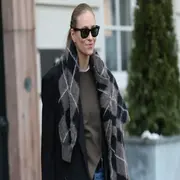 El año 2026 se perfila como una temporada vibrante y sofisticada, donde los colores profundos y las texturas clásicas se reinterpretan con un aire contemporáneo. 