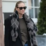 El año 2026 se perfila como una temporada vibrante y sofisticada, donde los colores profundos y las texturas clásicas se reinterpretan con un aire contemporáneo.