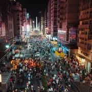 La avenida Corrientes sigue de fiesta y habrá un gran homenaje al Paz Martínez en Parque Centenario