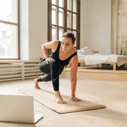 Adiós al gym en invierno: los 5 ejercicios que hacen las mujeres que más se mueven sin salir de casa.