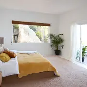 Ordenar, simplificar y elegir con intención son gestos pequeños que, sostenidos en el tiempo, transforman la experiencia cotidiana.