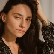 Más que seguir una moda, la clave está en encontrar el equilibrio entre tendencia, estructura del rostro y estilo personal.