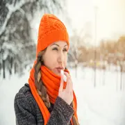 Foto de mujer en invierno.