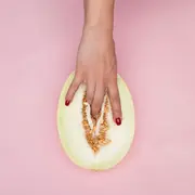 5 posiciones sexuales que ponen el foco en el orgasmo femenino. Foto: Canva