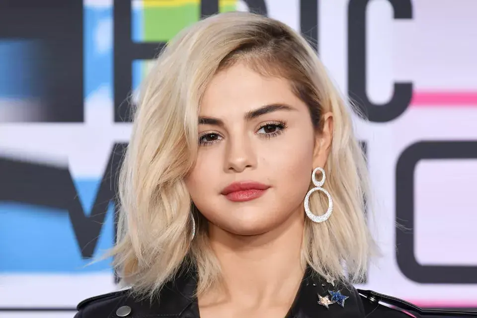 selena gomez pelo rubio