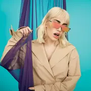 Chaqueta y gafas, Kostüme.