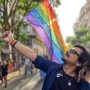 Orlando Wunderlin se define como poliamoroso; el “poliamor” es un tipo de relación no monogámica en la que se pautan vínculos sexo-afectivos estables y paralelos.