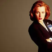 Gillian Anderson como Dana Scully