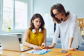 La vuelta a trabajar después de una licencia por maternidad puede ser difícil. Acá te contamos cómo hacer para lograr un aterrizaje más suave.