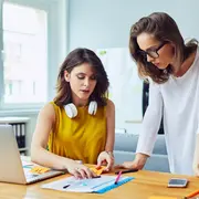 La vuelta a trabajar después de una licencia por maternidad puede ser difícil. Acá te contamos cómo hacer para lograr un aterrizaje más suave.