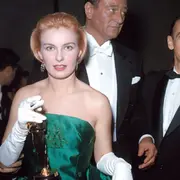 Joanne Woodward después de recibir su Oscar en 1958