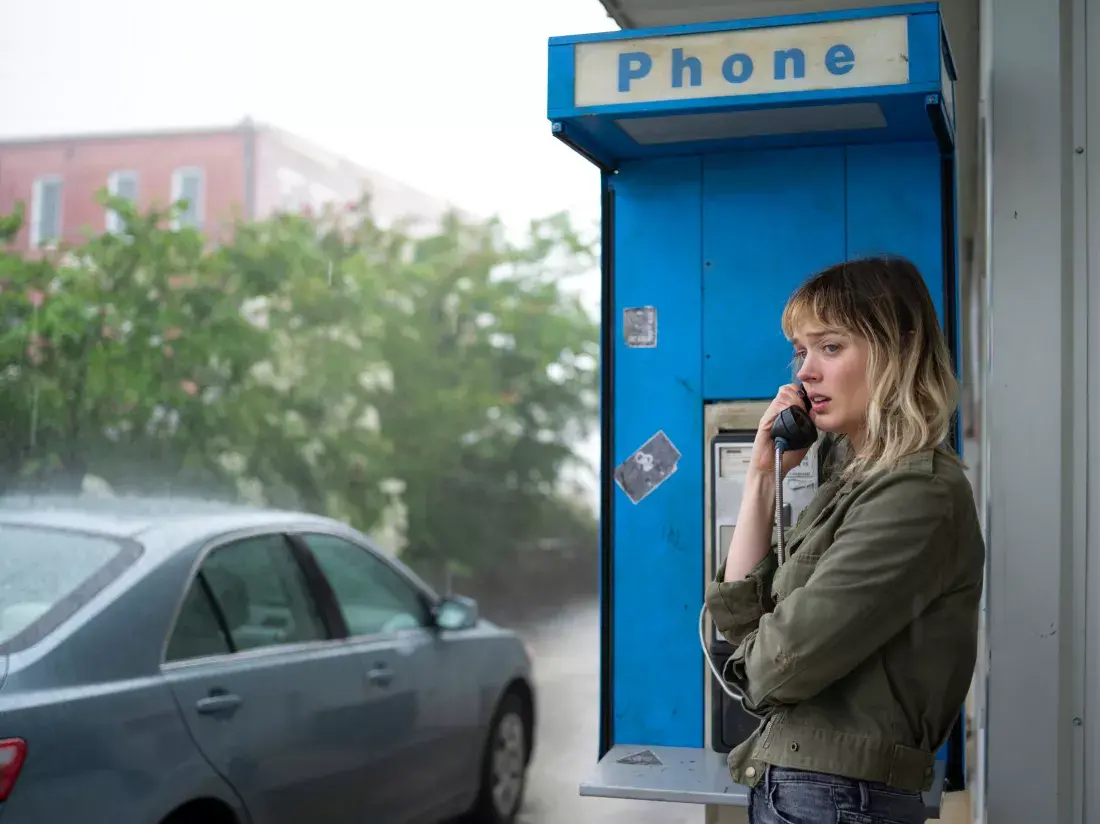 Bella Heathcote es Andy Oliver en Pieces of Her. Foto: Cr. Kyle Kaplan/Netflix © 2022