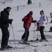 Vacaciones de invierno: recomendaciones para evitar lesiones si vas a a la nieve