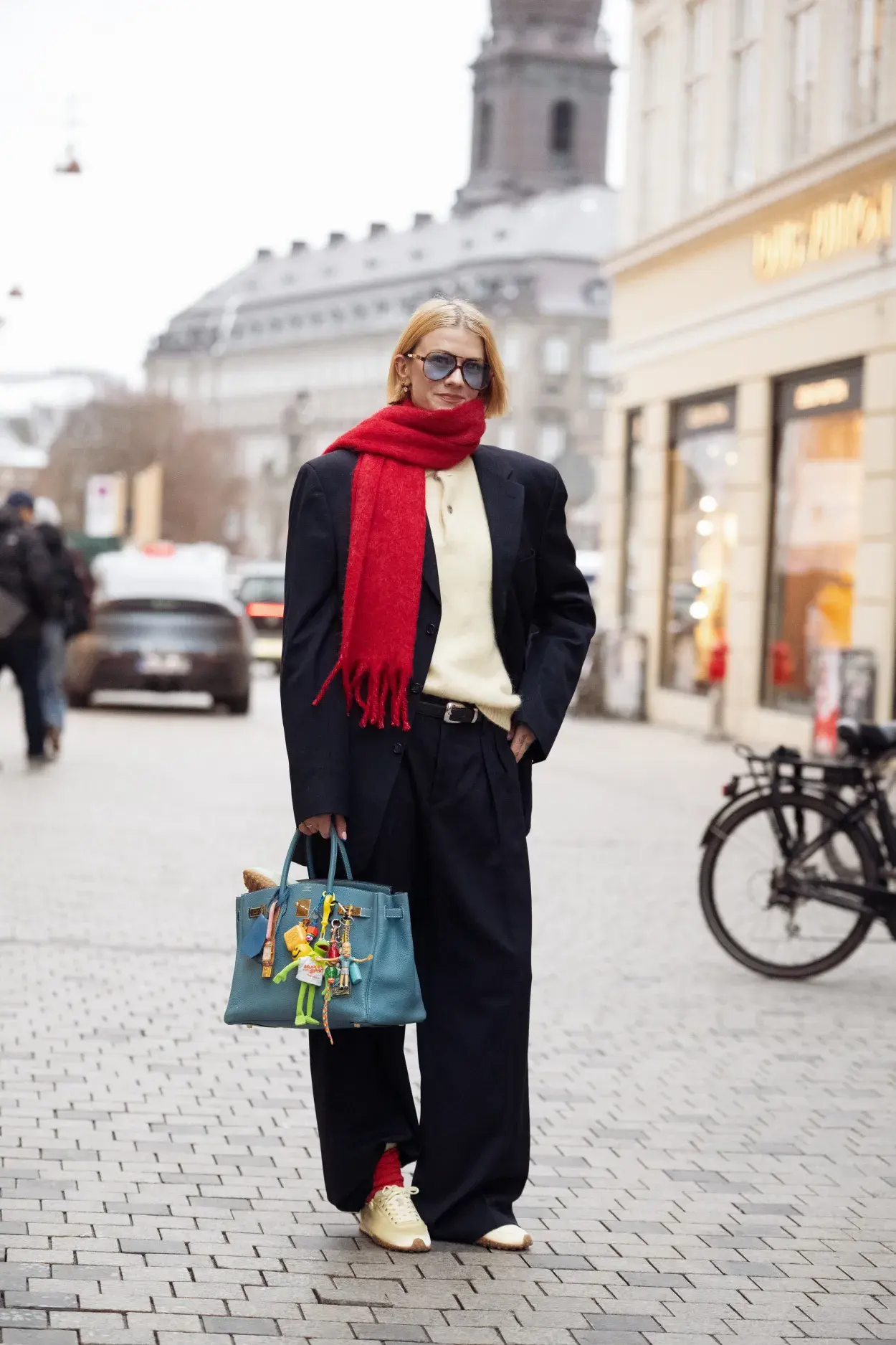 Los lentes de colores son tendencia, incluso en invierno.