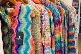 La variedad de colores y texturas son un clásico de Genoa Sweater La variedad de colores y texturas son un clásico de Genoa Sweater