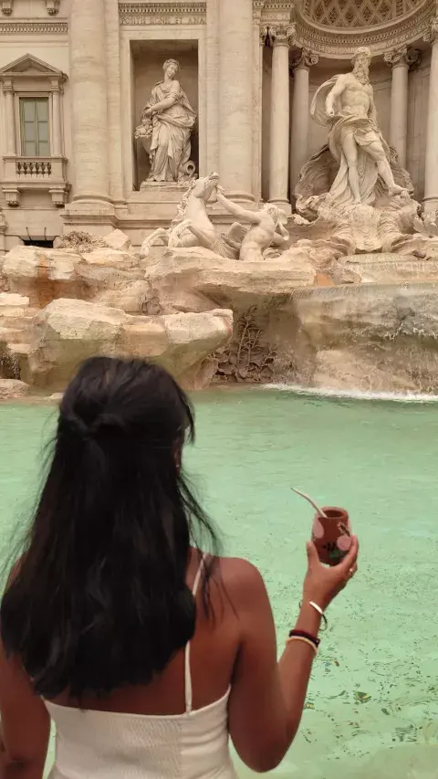 Los mates de Casa Petra llegaron hasta la Fontana Di Trevi Los mates de Casa Petra llegaron hasta la Fontana Di Trevi