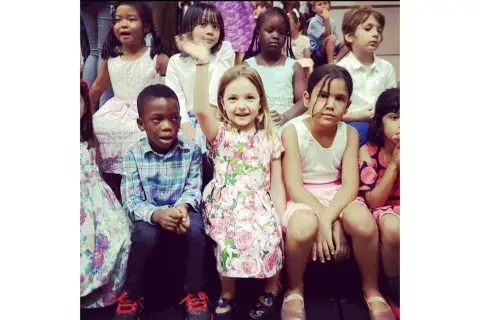 Una de las hijas de Rochi en el colegio al que fue en Nigeria Una de las hijas de Rochi en el colegio al que fue en Nigeria