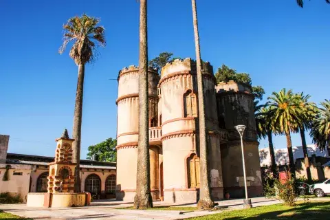 torre_de_los_cuatro_petalos.jpg torre_de_los_cuatro_petalos.jpg