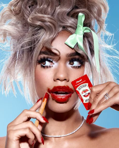 Rihanna: controversias por una polémica campaña de marketing para su Gloss  Bomb - Ohlalá