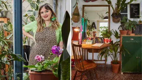 En el living, sillón (@shoroestudio), almohadones cuadrillé (@mercedessegura_), manta tejida por su abuela, perrito amarillo de trapo (@globodetrapo) y hongos y pajaritos, hechos por Gisela Ramos Hoff. ¿Su outfit? Todo comprado en ferias americanas. Escritorio y mueble antiguos (todo, Pasion Chic), batería de Camilo y plantas en cada rincón (@manos_verdes_vivero). El palo de agua lo rescató de un volquete. En el living, sillón (@shoroestudio), almohadones cuadrillé (@mercedessegura_), manta tejida por su abuela, perrito amarillo de trapo (@globodetrapo) y hongos y pajaritos, hechos por Gisela Ramos Hoff. ¿Su outfit? Todo comprado en ferias americanas. Escritorio y mueble antiguos (todo, Pasion Chic), batería de Camilo y plantas en cada rincón (@manos_verdes_vivero). El palo de agua lo rescató de un volquete.
