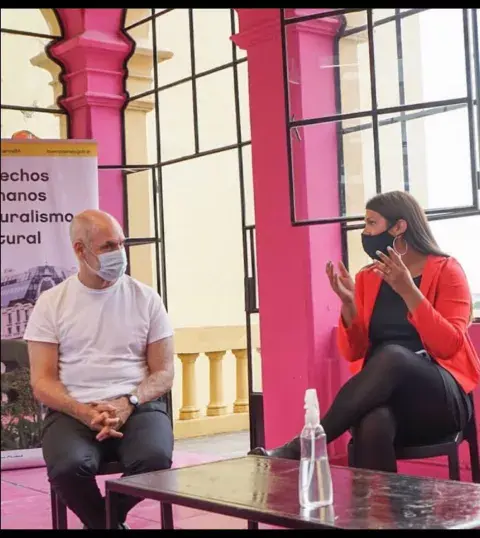 Luciana debatiendo sobre políticas de inclusión junto a Horacio Rodríguez Larreta, el jefe de gobierno de la Ciudad de Buenos Aires. Luciana debatiendo sobre políticas de inclusión junto a Horacio Rodríguez Larreta, el jefe de gobierno de la Ciudad de Buenos Aires.