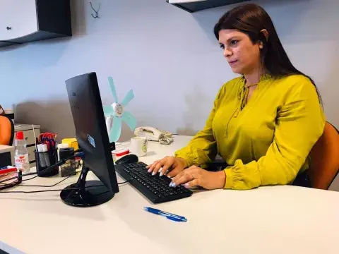 Su trabajo en relación de dependencia le permitió adquirir un montón de derechos y proyectar una nueva vida. Su trabajo en relación de dependencia le permitió adquirir un montón de derechos y proyectar una nueva vida.