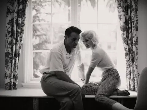 Marilyn y su ex atleta, una de las tantas imágenes icónicas recreadas para el film. Marilyn y su ex atleta, una de las tantas imágenes icónicas recreadas para el film.