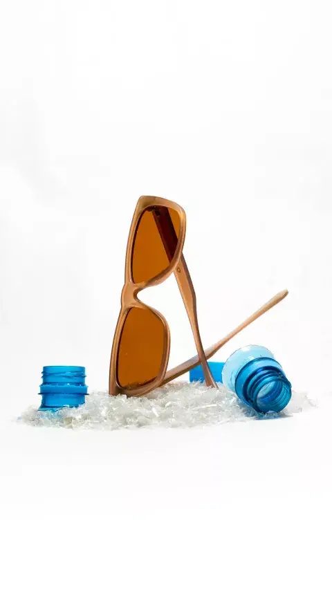 Bond Eyewear lleva más de 60 toneladas de plástico recicladas Bond Eyewear lleva más de 60 toneladas de plástico recicladas