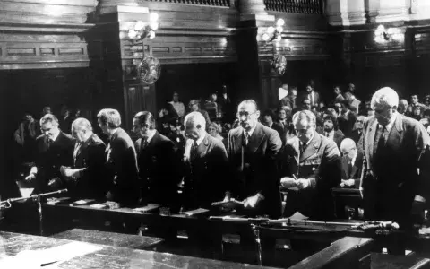 Los nueve acusados durante el Juicio a las Juntas. Los nueve acusados durante el Juicio a las Juntas.
