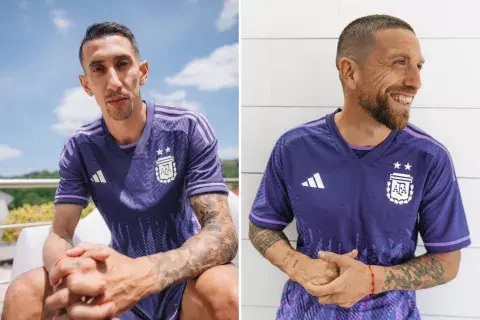 Ángel Di María y Alejandro Darío (Papu) Gómez con la nueva camiseta. Ángel Di María y Alejandro Darío (Papu) Gómez con la nueva camiseta.