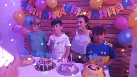 El último cumpleaños, mostrando de qué club es hincha El último cumpleaños, mostrando de qué club es hincha