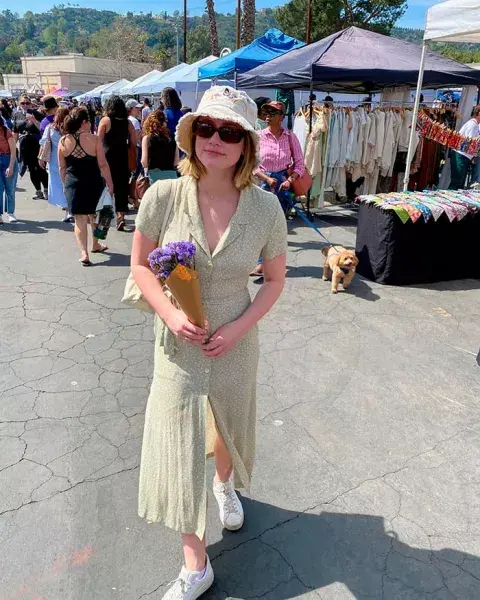 Lili Reinhart, mood comodidad y al resguardo del sol Lili Reinhart, mood comodidad y al resguardo del sol