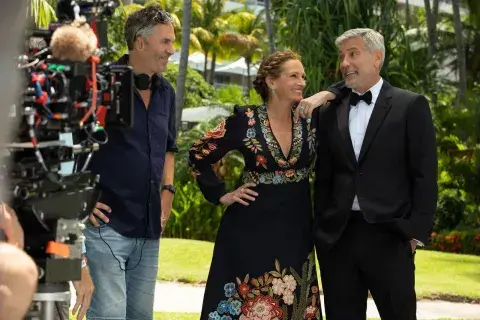 Julia, George y los escenarios de Australia en Ticket to Paradise. Julia, George y los escenarios de Australia en Ticket to Paradise.
