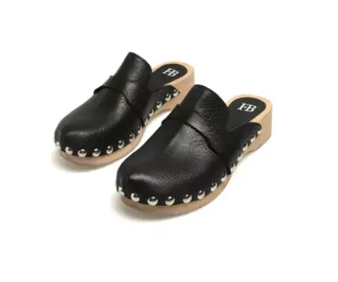 ZUECO BASE DE MADERA CON CUERO NEGRO Y TALCHAS, FEBO $13.950. ZUECO BASE DE MADERA CON CUERO NEGRO Y TALCHAS, FEBO $13.950.