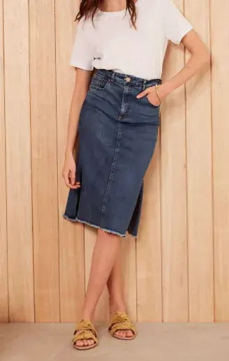 FALDA DE DENIM RECTA, AKIABARA $18.900. FALDA DE DENIM RECTA, AKIABARA $18.900.