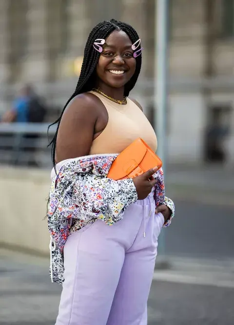 Los clásicos clips de colores, pero XXL y en composé con el outfit. ¡Ideal! Los clásicos clips de colores, pero XXL y en composé con el outfit. ¡Ideal!
