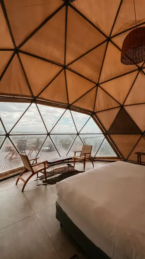 Este glamping se encuentra ubicado frente al viñedo de la bodeja Al Pasión. Este glamping se encuentra ubicado frente al viñedo de la bodeja Al Pasión.