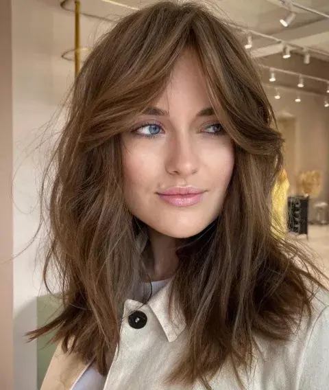 Curtain Cut: a las que les gusta el pelo por los hombros, este es su corte. Curtain Cut: a las que les gusta el pelo por los hombros, este es su corte.